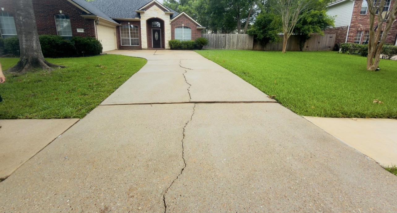 Front driveway after pressure washing