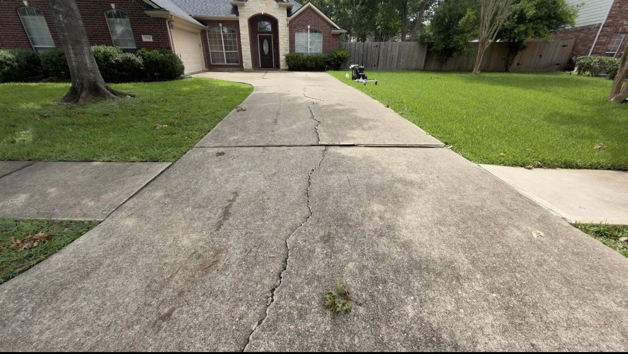 Front driveway before pressure washing